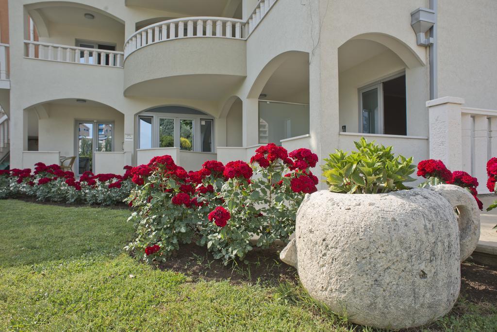 Vila V Lux Apartments Petrovac エクステリア 写真